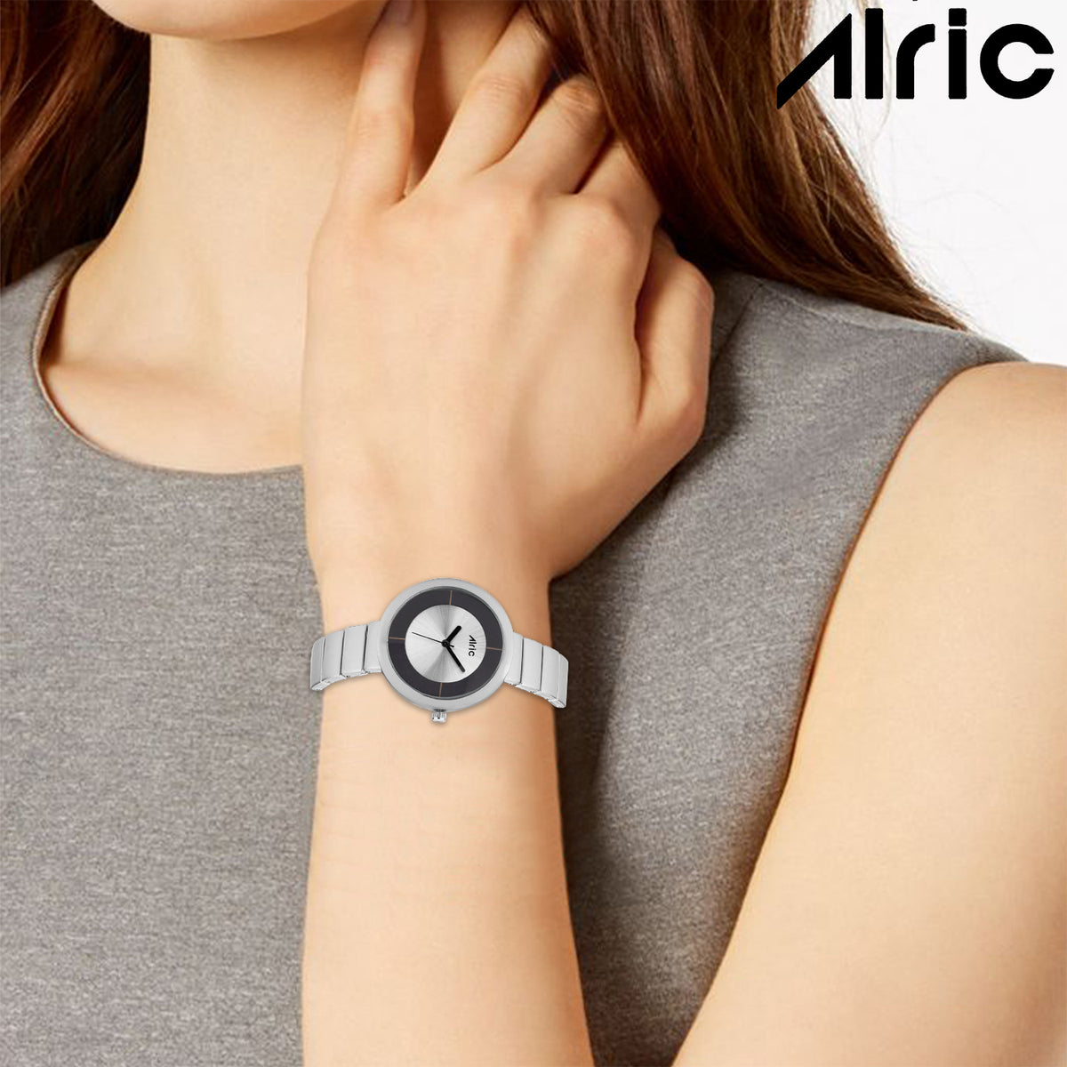 Elly Silver Round Quartz Analog Wrist Watch For Girls (30 Mm Dial)