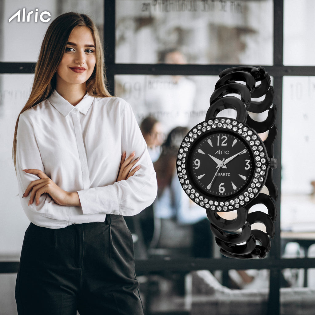 Ritzy Black Round Quartz Analog Wrist Watch For Women (13.6 Mm Dial)