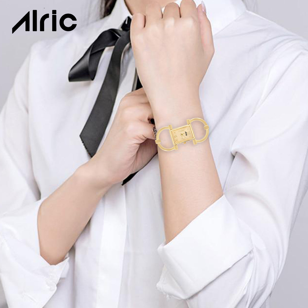 Quad Gold Watch For Girls (30 Mm Dial)