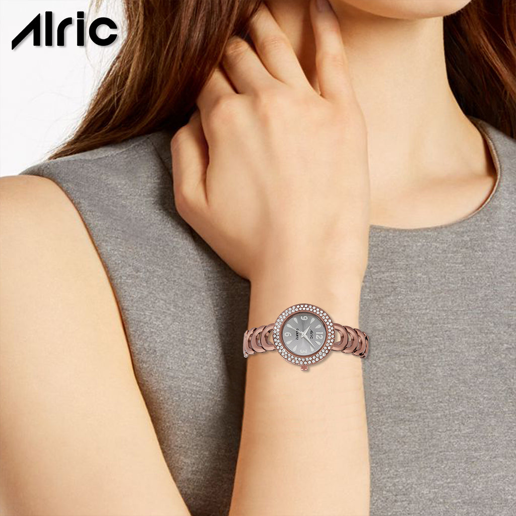 Ritzy Brown & Silver Round Quartz Analog Wrist Watch For Women (13.6 Mm Dial)
