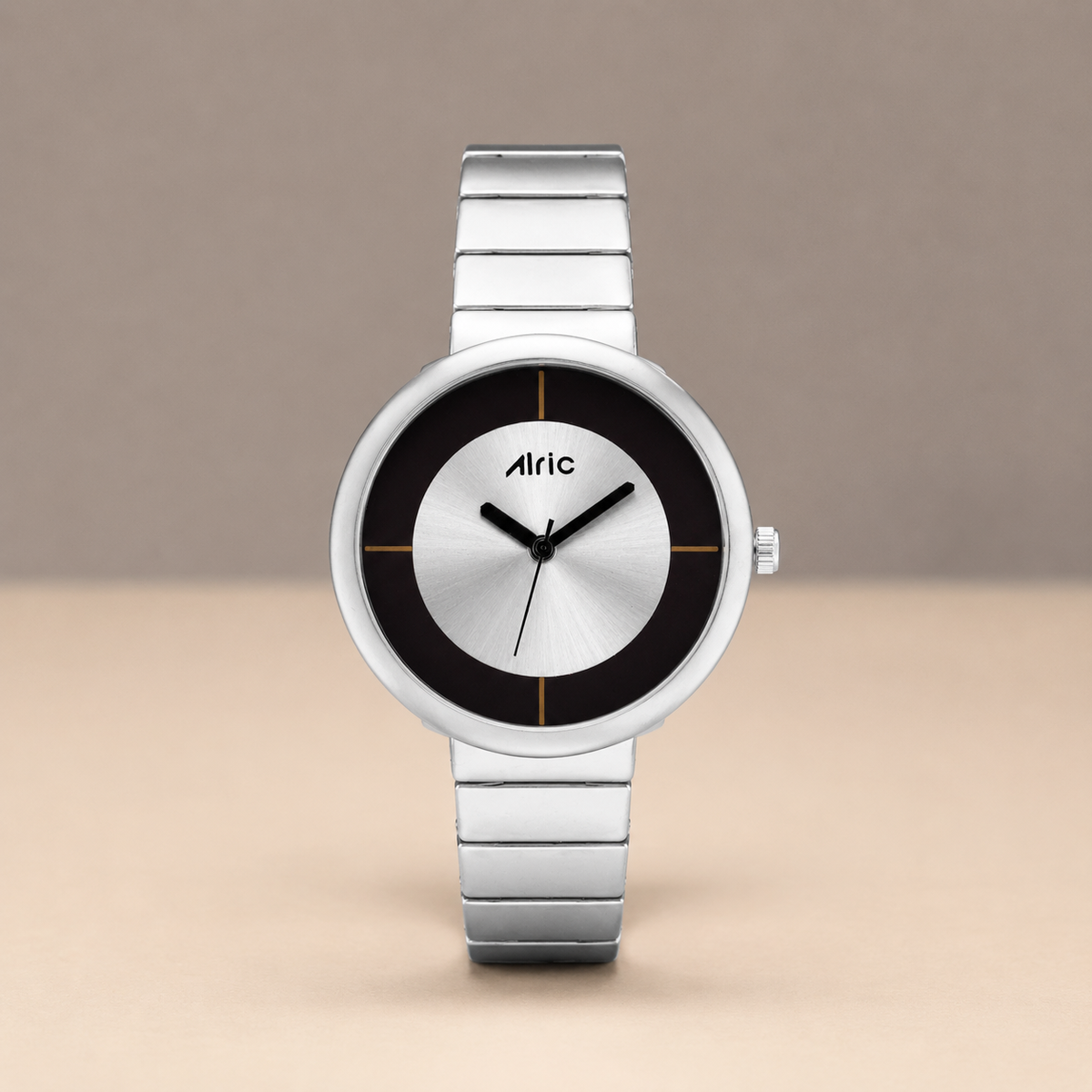 Elly Silver Round Quartz Analog Wrist Watch For Girls (30 Mm Dial)