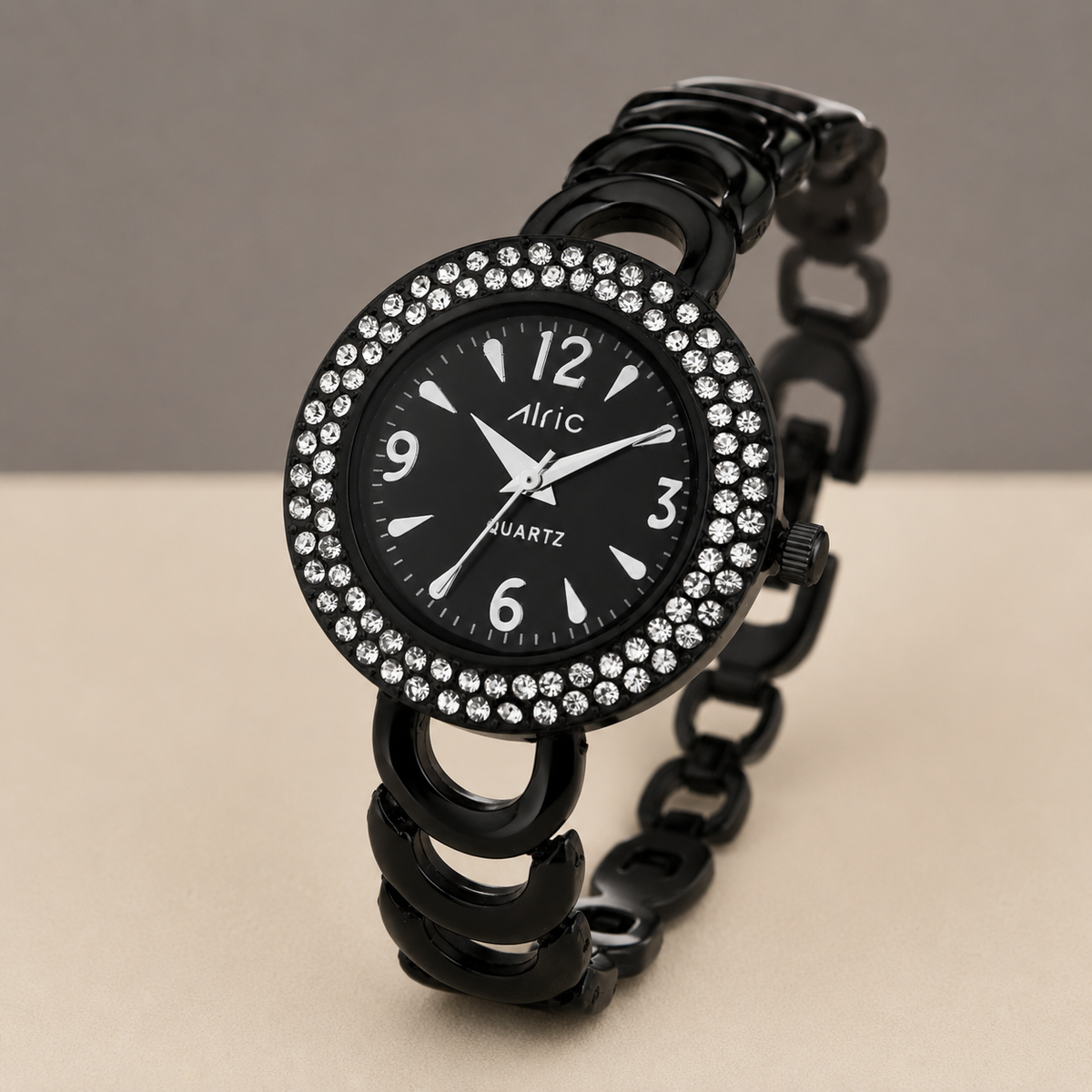 Ritzy Black Round Quartz Analog Wrist Watch For Women (13.6 Mm Dial)