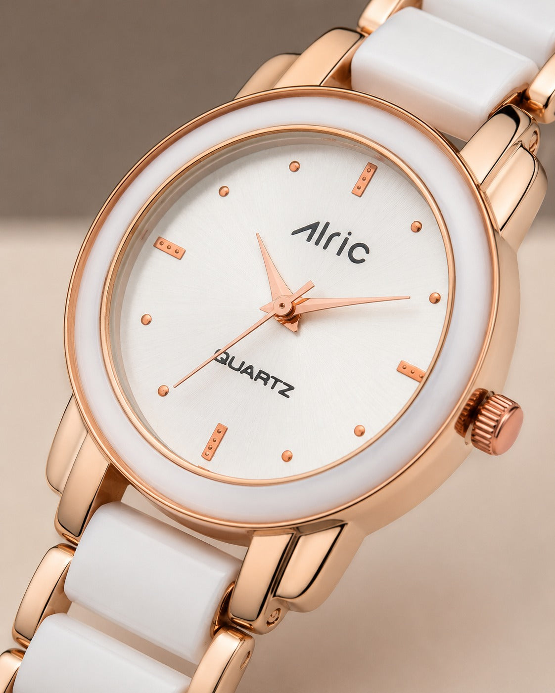 Swanky Gold & White Round Quartz Analog Wrist Watch For Girls (13.6 Mm Dial)