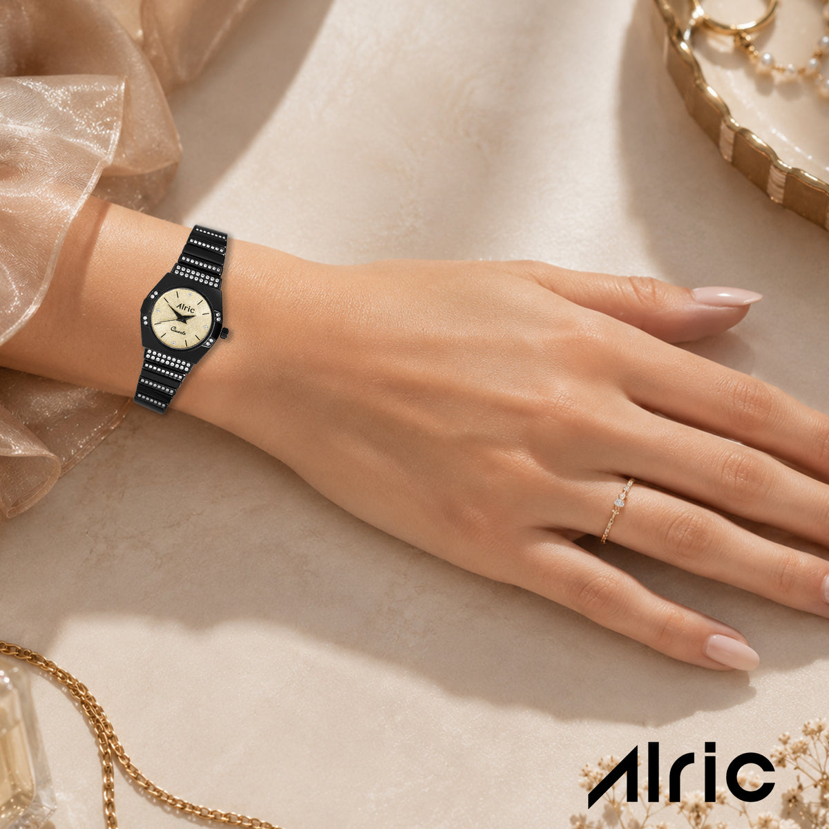 Opaline Black Quartz Analog Wrist Watch For Girls